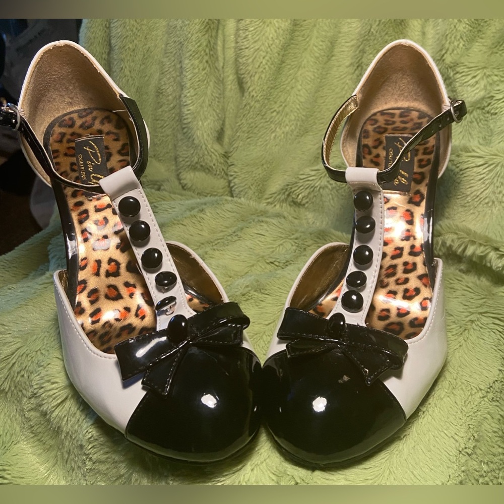 Brand Name: Pin Up Couture. Mary Jane Style,Black and White Patent Shoes.